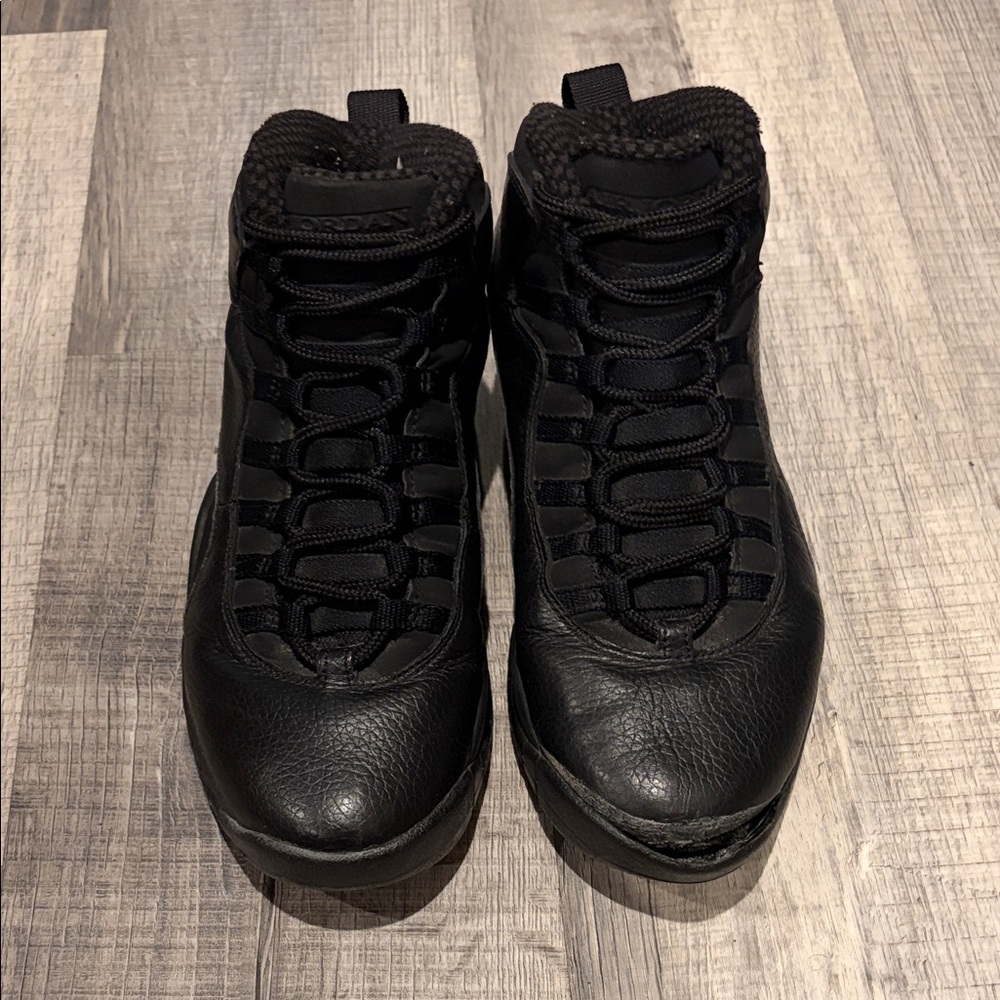 Men's Nike Air Jordan 10, left needs repair and insoles needed